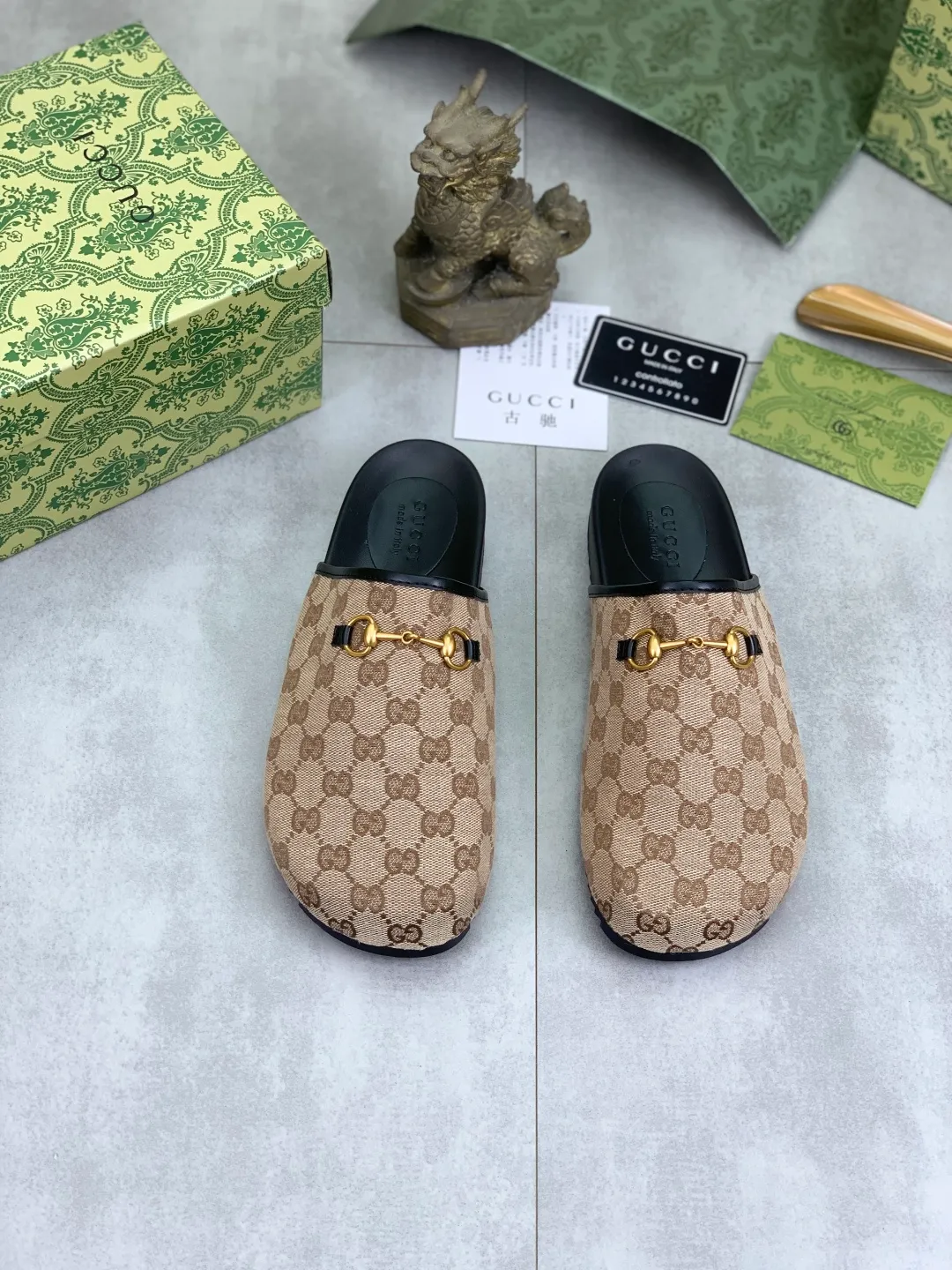 Men's shoes💰P340 💰[New model] Gucci half-drag business leather shoes hot selection (Gucci) official website latest Gucci half-drag business leather shoes, hot style 💥The version is simple and elegant, exclusive for trendy men. Unique official website latest brand original double G Embossed elements 👑 Original Gucci decoration, fashionable and elegant, original calfskin fabric ✅ Fully imported first-layer cowhide lining, wear-resistant, rubber business outsole specified on the official website, actual shot of the classic model at the counter 🎬 Size: 35-44 5⃣️colors available